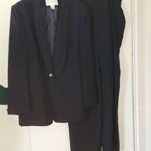 Jones New York plus size pinstripe pantsuit